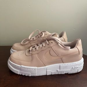 Nike Air Force 1 Pixel